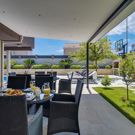 Luxury Villa Lucas With Heated Pool, Whirlpool, Sauna, 14 Pax Подстрана Экстерьер фото