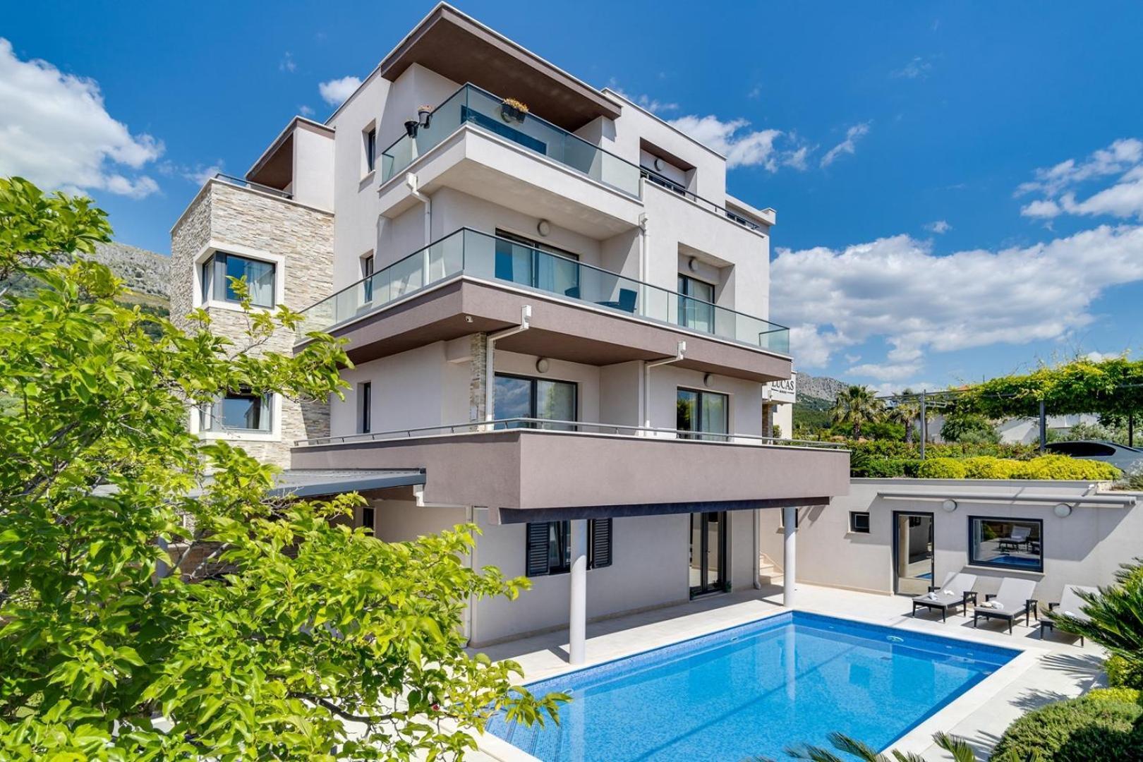 Luxury Villa Lucas With Heated Pool, Whirlpool, Sauna, 14 Pax Подстрана Экстерьер фото