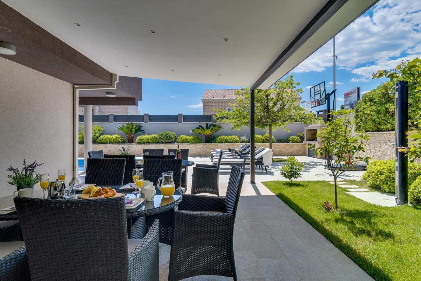 Luxury Villa Lucas With Heated Pool, Whirlpool, Sauna, 14 Pax Подстрана Экстерьер фото