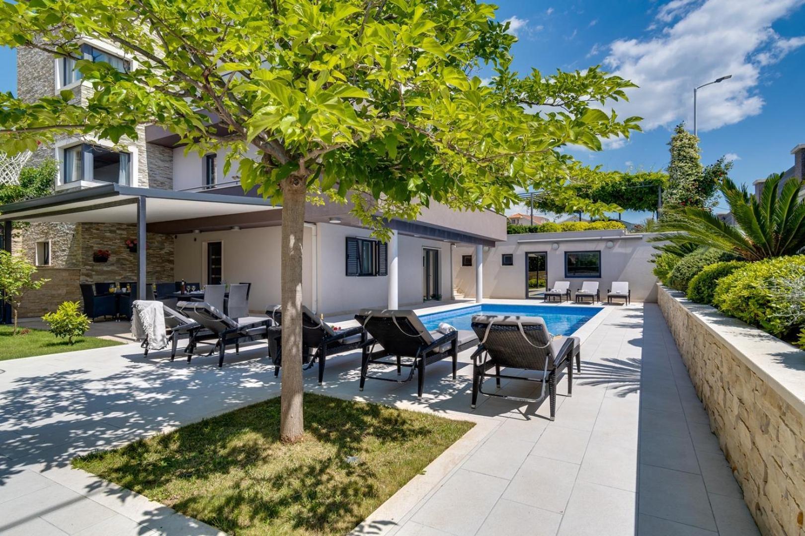 Luxury Villa Lucas With Heated Pool, Whirlpool, Sauna, 14 Pax Подстрана Экстерьер фото