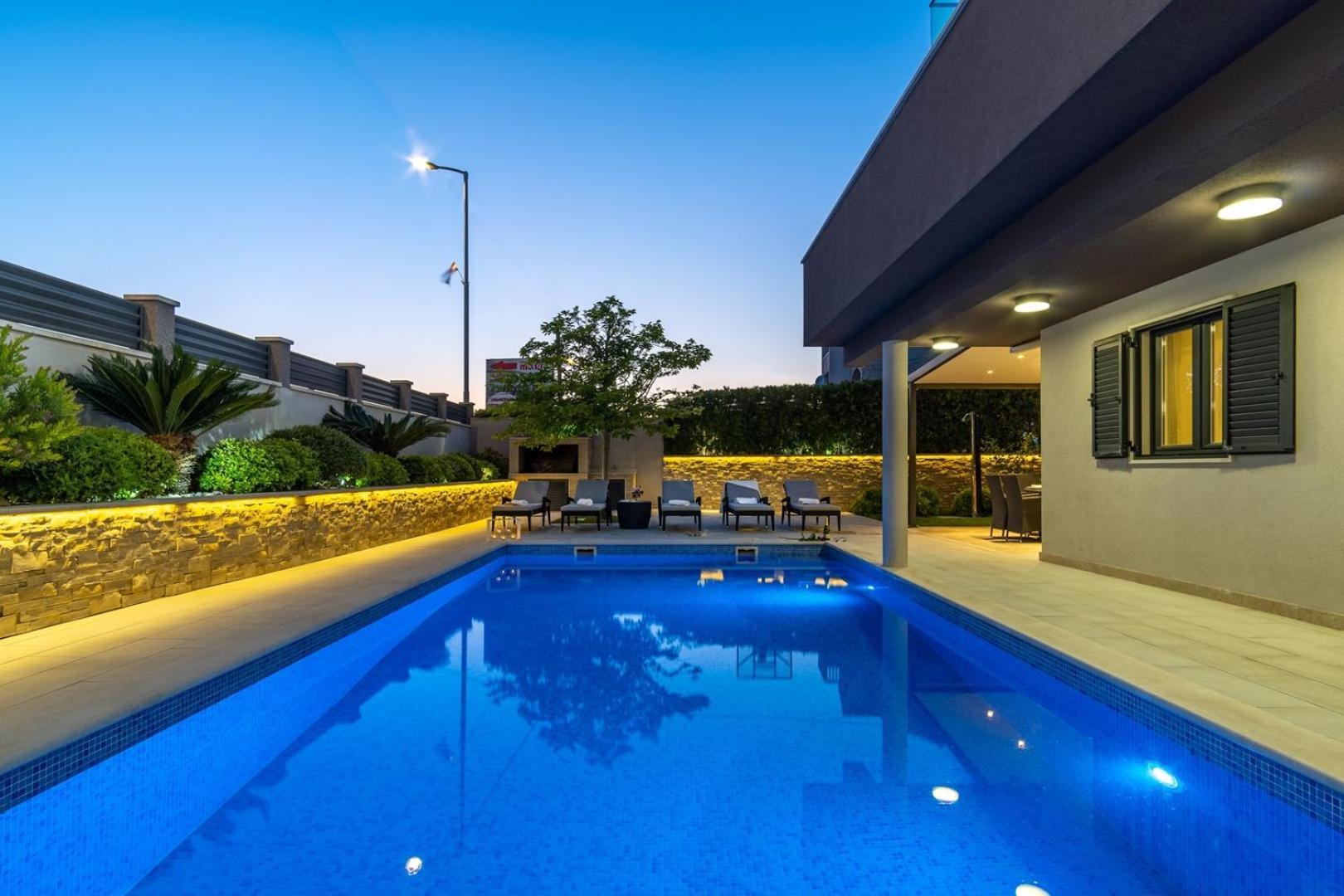 Luxury Villa Lucas With Heated Pool, Whirlpool, Sauna, 14 Pax Подстрана Экстерьер фото
