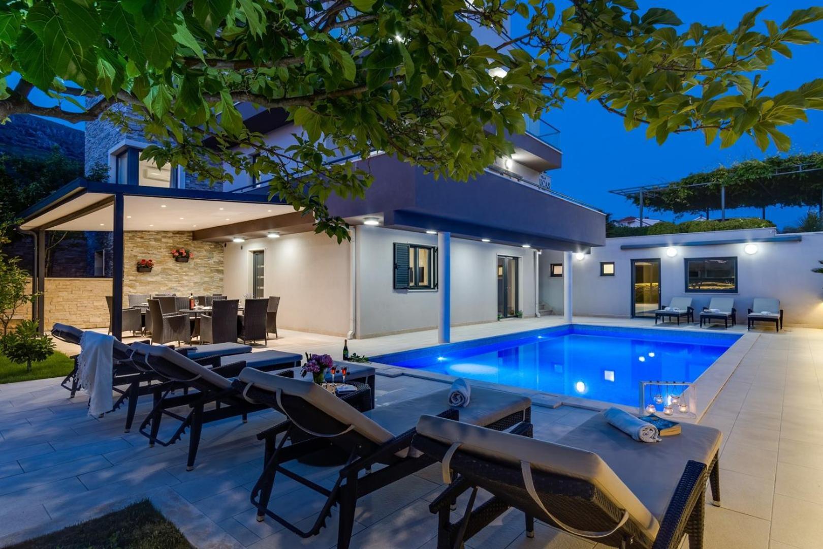 Luxury Villa Lucas With Heated Pool, Whirlpool, Sauna, 14 Pax Подстрана Экстерьер фото