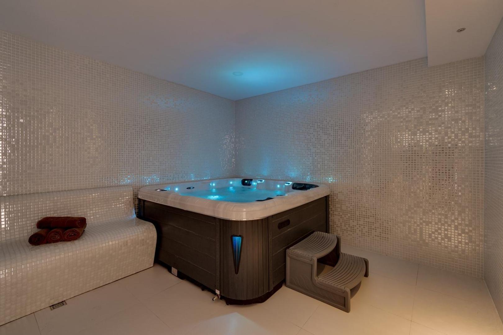 Luxury Villa Lucas With Heated Pool, Whirlpool, Sauna, 14 Pax Подстрана Экстерьер фото