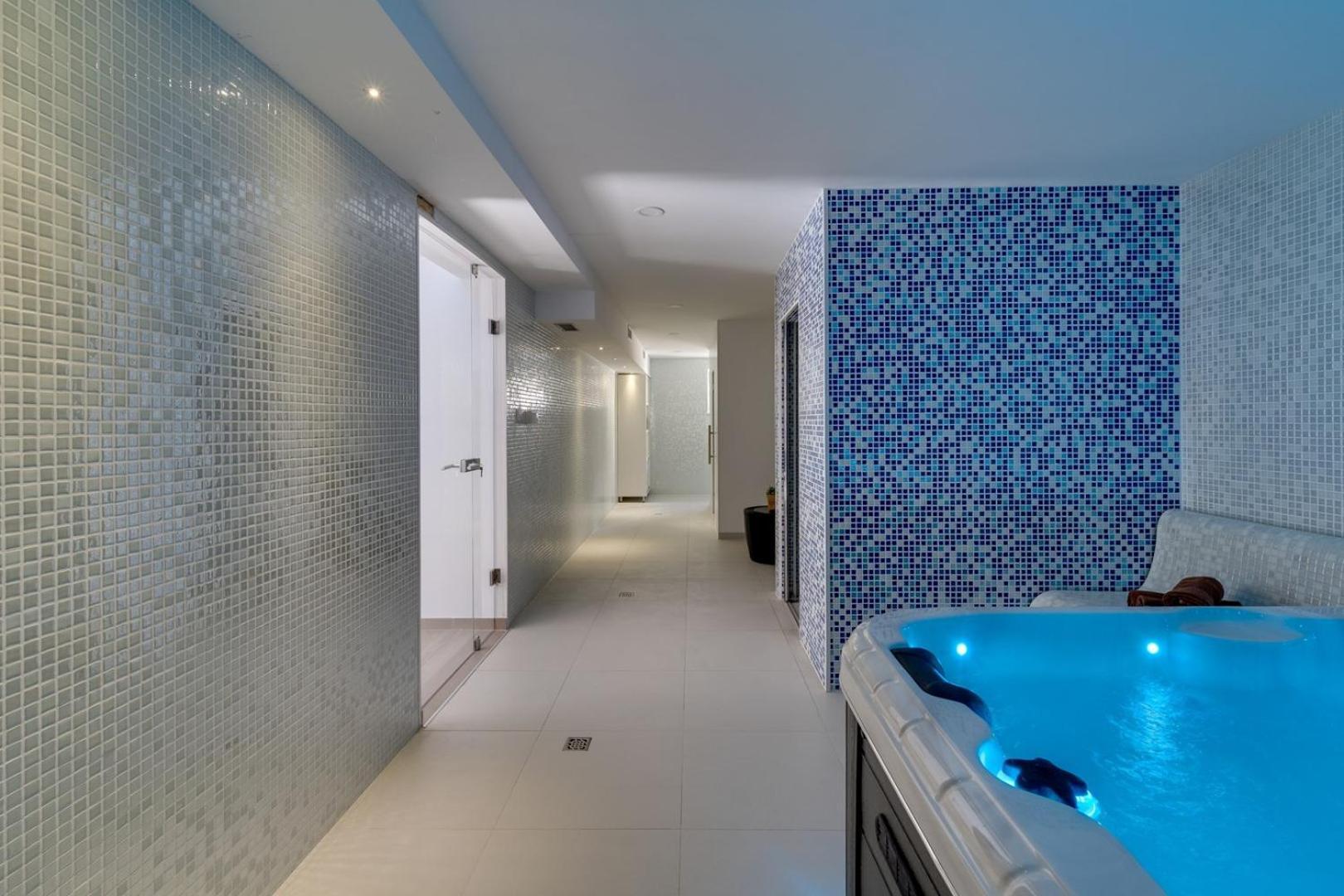 Luxury Villa Lucas With Heated Pool, Whirlpool, Sauna, 14 Pax Подстрана Экстерьер фото