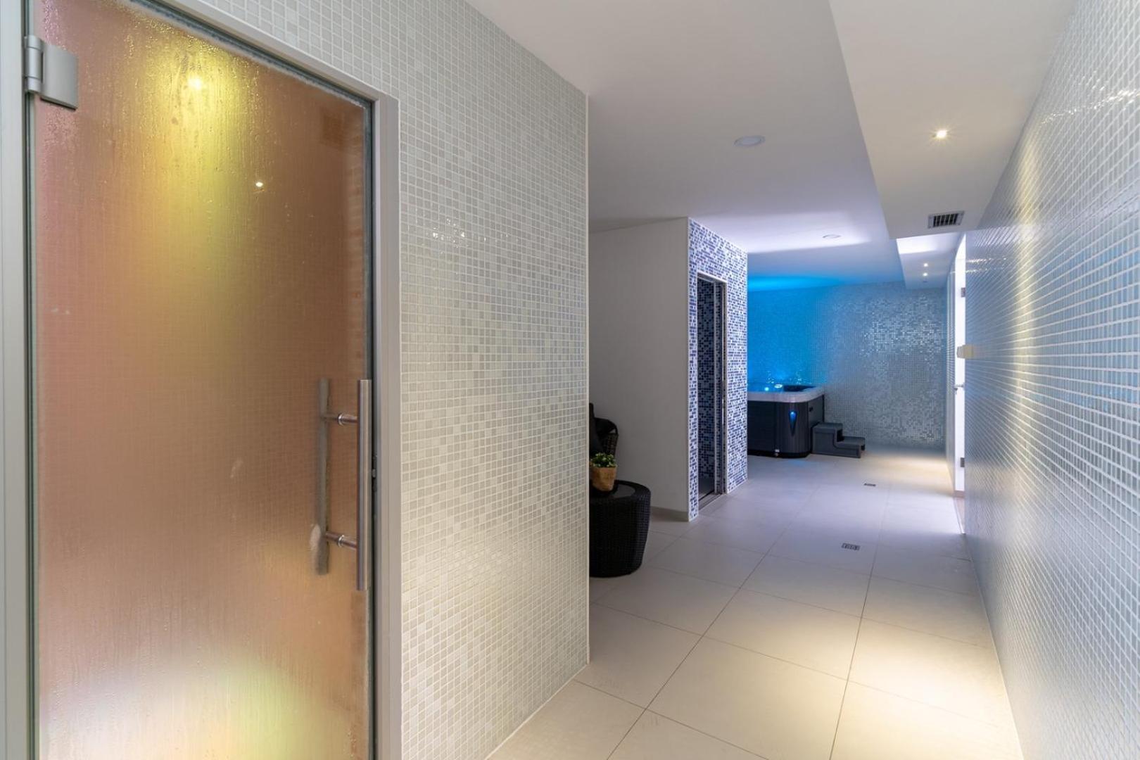 Luxury Villa Lucas With Heated Pool, Whirlpool, Sauna, 14 Pax Подстрана Экстерьер фото