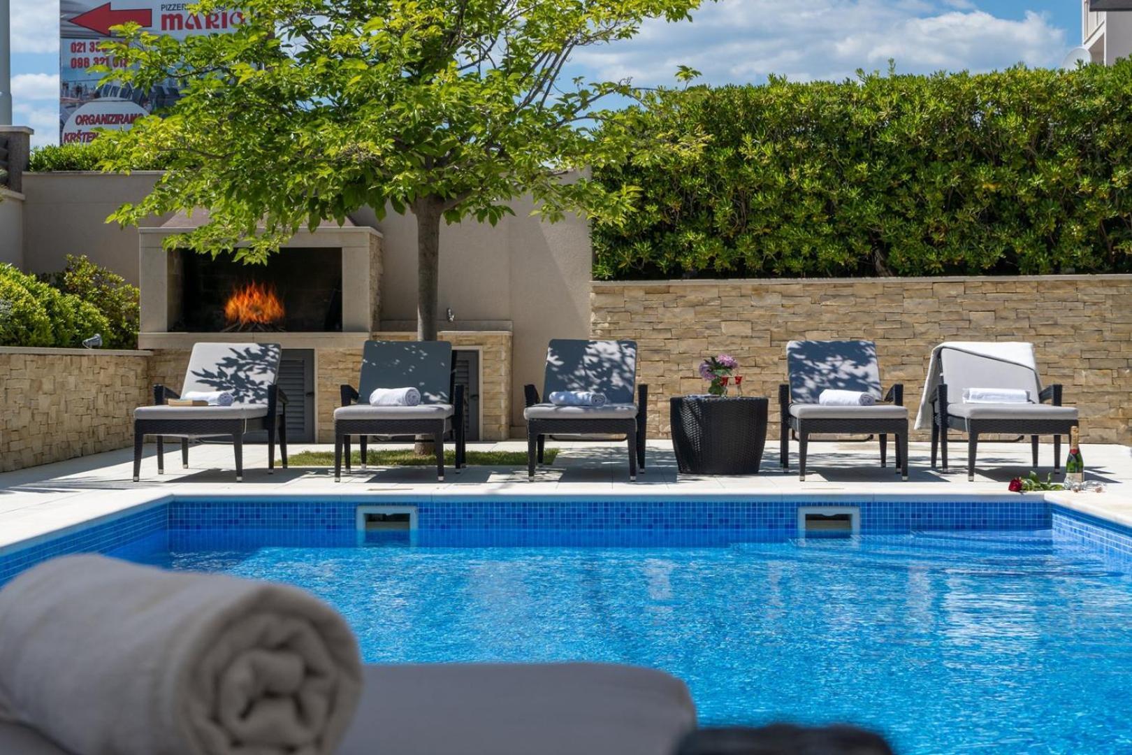 Luxury Villa Lucas With Heated Pool, Whirlpool, Sauna, 14 Pax Подстрана Экстерьер фото