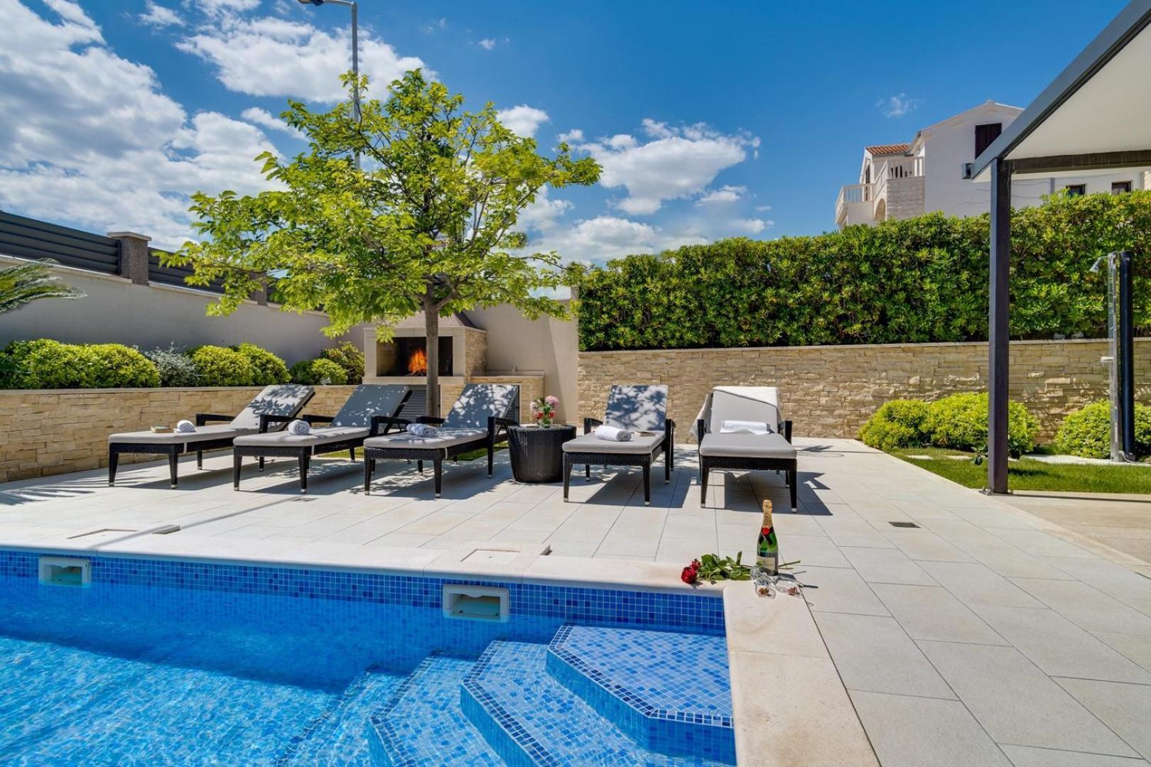 Luxury Villa Lucas With Heated Pool, Whirlpool, Sauna, 14 Pax Подстрана Экстерьер фото