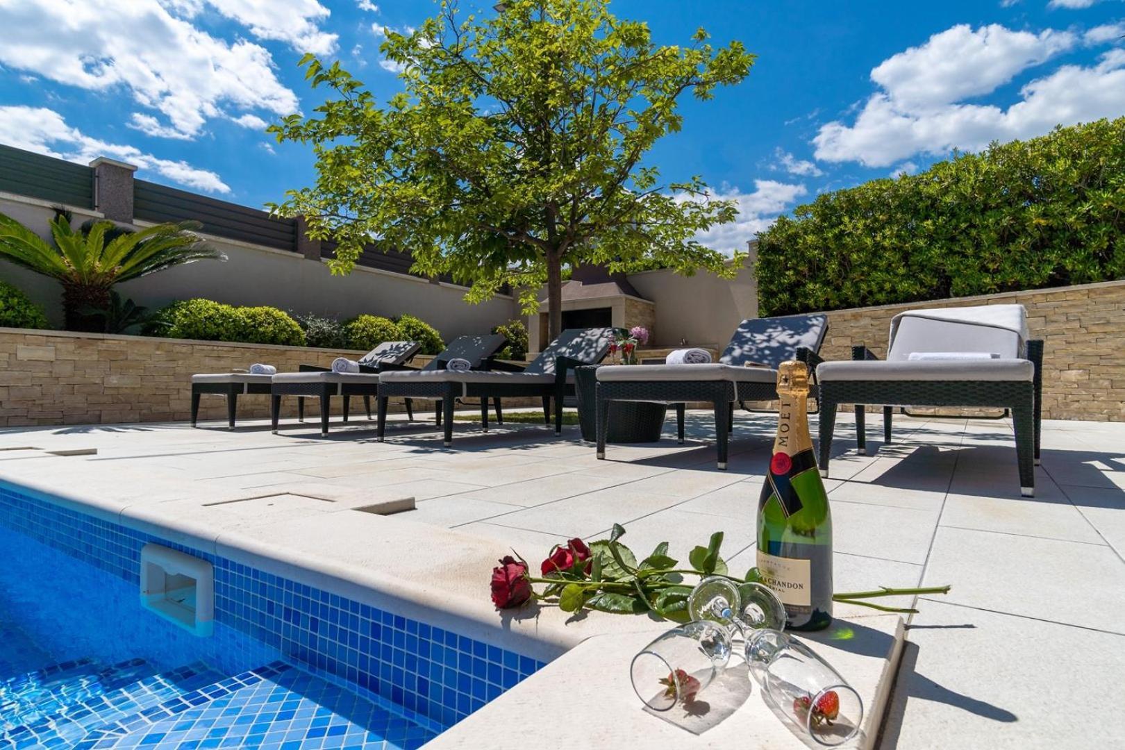 Luxury Villa Lucas With Heated Pool, Whirlpool, Sauna, 14 Pax Подстрана Экстерьер фото