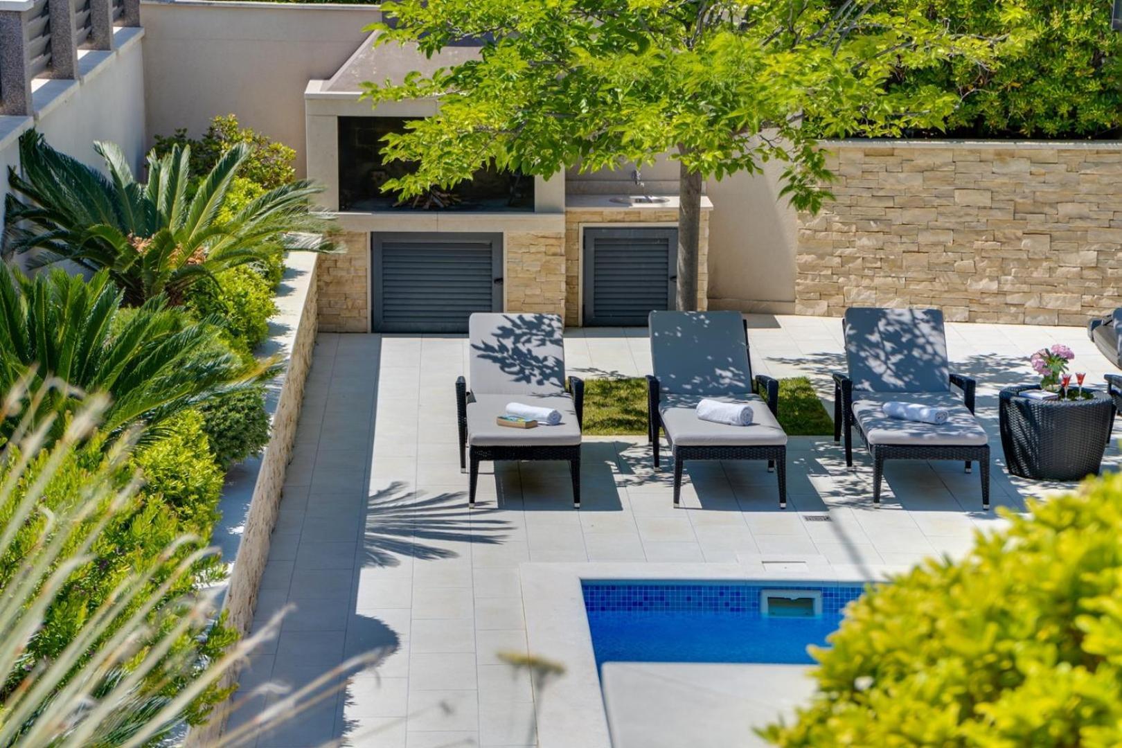 Luxury Villa Lucas With Heated Pool, Whirlpool, Sauna, 14 Pax Подстрана Экстерьер фото